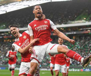 Xhaka ghi bàn may mắn, Arsenal thoát thua tại Lisbon