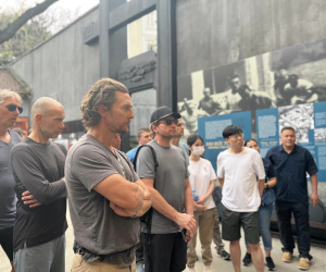 Hai ngôi sao đình đám Hollywood bất ngờ tới thăm Nhà tù Hoả Lò