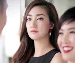 Hớn hở mở cửa 'đón chồng', ai ngờ sếp bà cùng bầu đoàn thê tử đến 'dạy học cho con giáp thứ 13'