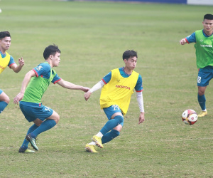 Tuyển Việt Nam và U23 chạm mặt 'tóe lửa' trên sân