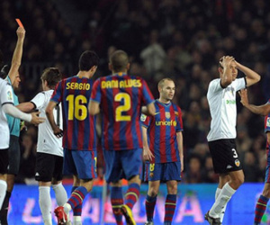 Barcelona nguy cơ bị cấm dự Champions League