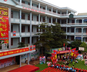 Thầy giáo dạy Sử nói gì về video tát vào đầu nhiều học sinh?