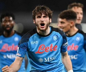 'Cậu bé vàng' Kvaratskhelia ghi bàn, Napoli tiến gần hơn ngôi vô địch Serie A