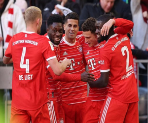3 hậu vệ cùng ghi bàn, Bayern thắng ngược Augsburg