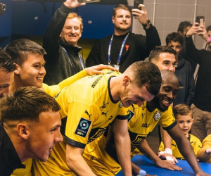 Pau FC thắng 'chung kết ngược', Quang Hải bẽn lẽn ăn mừng cùng đồng đội