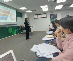 Phía sau việc bán bảo hiểm nhân thọ: Vào lò đào tạo
