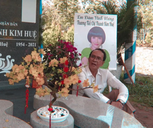Gia đình NSƯT Vũ Linh xin lỗi, hứa tu sửa phần mộ nghệ sĩ Thanh Kim Huệ