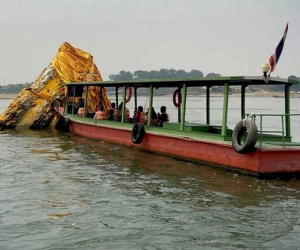 Thái Lan: Bảo tháp 700 năm tuổi lộ ra giữa dòng sông Mê Kông
