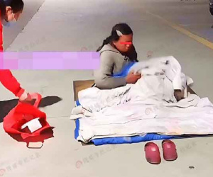 Vợ mắc bệnh công chúa, không làm bất cứ việc gì, bị chồng đuổi ra đường vẫn lên mặt với người khác