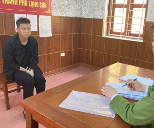 Bắt quả tang 2 cô gái làm điều 'mờ ám' trong nhà nghỉ