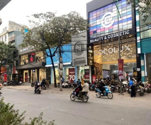 Giá nhà mặt phố tại Hà Nội 500 triệu đồng/m2, trong lúc thị trường bất động sản chững lại thì giá rao bán vẫn tăng
