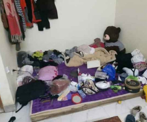 Chàng trai sốc nặng trước cảnh băng vệ sinh vứt ngay bồn rửa mặt, quần áo bẩn chất đống trên giường, vừa lên tiếng nhắc đã bị bạn gái chửi như tát nước