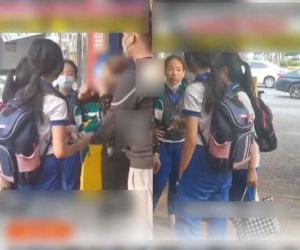 Nhặt được gần 700 nghìn của bé học sinh, cụ bà lớn tuổi lập tức 'đút túi' mặc cho em gái quỳ khóc xin lại đến khản cả cổ
