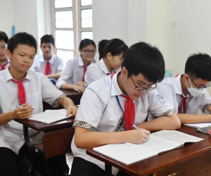 Tỷ lệ vào lớp 10 công lập Hà Nội thấp: Nghịch lý thiếu trường học, quá nhiều chung cư