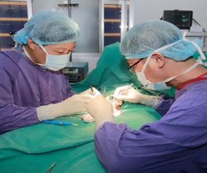 Sau 13 ngày đau sưng, cậu bé 14 tuổi phải cắt bỏ tinh hoàn vì hoại tử