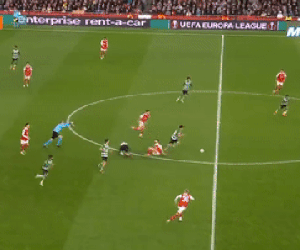 Chiêm ngưỡng siêu phẩm từ giữa sân khiến Arsenal 'nếm trái đắng' tại Europa League