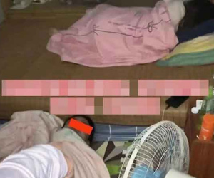 Chồng đi chơi mãi không về, vợ tới nhà người đồng hương tìm, sững sờ khi mở cửa