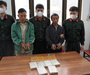 Bắt 4 đối tượng giấu 10 bánh heroin trong chăn bông
