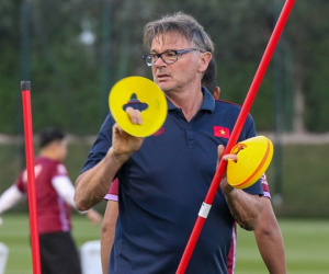 HLV Troussier siết chặt kỷ luật U23 Việt Nam, Văn Trường nhận định 'thầy rất cá tính'