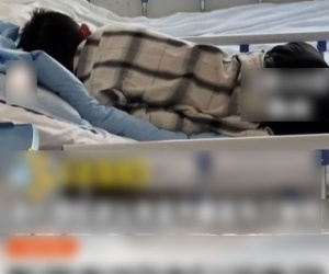 Cậu bé 13 tuổi trầm cảm nặng nằm co ro trên giường còn bị mẹ cao giọng trách móc: 'Mẹ vất vả kiếm tiền cho con tiêu, con còn muốn thế nào?'