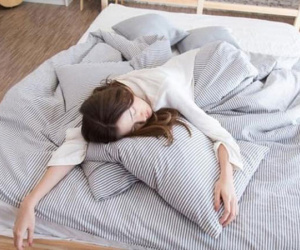Mới về ra mắt nhà bạn trai cô gái đã đánh một giấc đến 10 giờ sáng và cái kết không ngờ