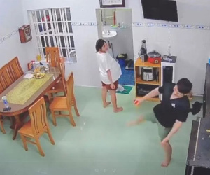 Thấy vợ bầu bụng lớn đi lại khó khăn, anh chồng làm ra cảnh tượng khiến dân tình cười nghiêng ngả