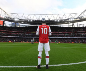 Mesut Ozil & cái chết của 'số 10 cổ điển' cuối cùng