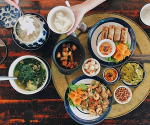Bác sĩ khuyên ăn uống đủ chất nhưng ăn thế nào mới đủ? Nhiều người Việt ăn lắm món, nhiều cơm nhưng vẫn không ổn