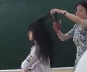 Giáo viên trình bày lý do cầm kéo cắt tóc nữ sinh, bất ngờ thái độ của phụ huynh đối với cô giáo