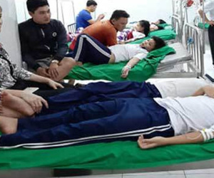 31 học sinh nghi bị ngộ độc sau khi nhận và thổi bóng bay từ 4 người lạ mặt