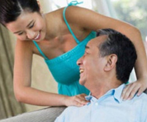 Cô gái Sài Gòn quyết lấy đại gia hơn mình 43 tuổi, 6 năm sau ra tòa vì chỉ được chồng 'thân mật' ngần này lần