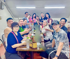 Vợ trẻ kém 15 tuổi NSND Công Lý nghẹn ngào khi chứng kiến tình cảm của đồng nghiệp dành cho chồng