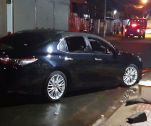 Xe Camry bốc cháy sau tiếng nổ, tài xế tử vong trong xe