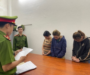 Bắt ba đối tượng đóng giả bác sĩ để lừa bán 'thần dược'