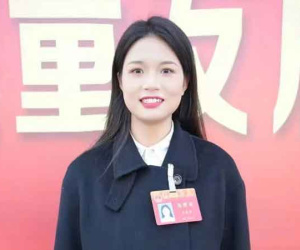 Bỏ công việc văn phòng lương cao, cô gái về quê làm trưởng thôn