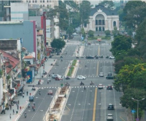 Đề xuất lắp mái che chống nắng, che mưa đường trung tâm TP.HCM