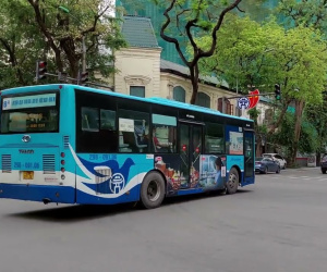 Làm rõ thanh niên biến thái quấy rối nữ hành khách trên xe buýt ở Hà Nội