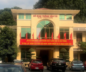 Phê bình giám đốc và phó giám đốc sở vì đùn đẩy công việc