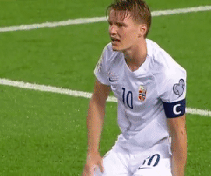 Fan Arsenal phẫn nộ với pha tắc bóng triệt hạ của Rodri với Odegaard