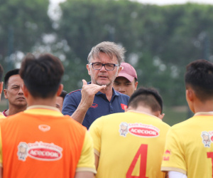 HLV Troussier làm khác ông Park Hang Seo để đi World Cup