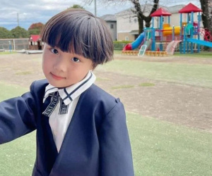 Mới ngày nào còn đợi mẹ nhắc 'Sa chào cô chú đi con', bé Sa nhà Quỳnh Trần JP nay đã tốt nghiệp mẫu giáo