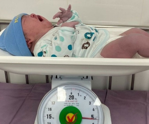 Bé gái chào đời nặng 5,3kg, tương đương trẻ 2 tháng tuổi