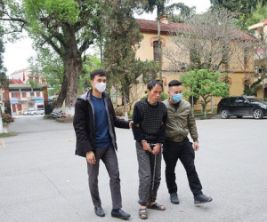 Bắt giam người con trai chém bố tử vong vì không lấy được sổ đỏ