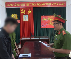 Thanh niên dùng 'clip nóng' ép người yêu cũ đi nhà nghỉ
