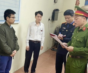 Bắt thêm một nhân viên trung tâm đăng kiểm ở Bắc Giang