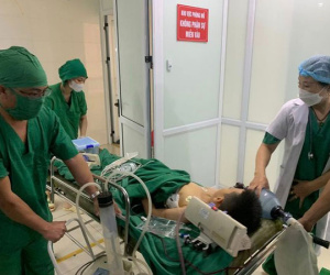 Bé trai 10 tuổi ở Hà Nội suýt chết vì ngã vào que têm trầu nhọn
