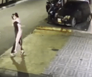 Cặp đôi đang ôm nhau tình tứ liền giật nảy mình vì 'bóng trắng' lướt qua, xem lại camera vẫn còn run sợ