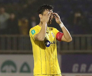 Văn Toàn ‘hả hê’ khi Quế Ngọc Hải sút trượt penalty