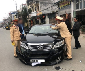 Chủ tịch phường điều khiển xe ô tô ngược đường bị xử phạt 22 triệu đồng
