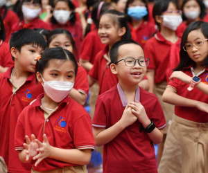Phụ huynh thở phào khi Hà Nội bỏ xác nhận cư trú trong tuyển sinh đầu cấp